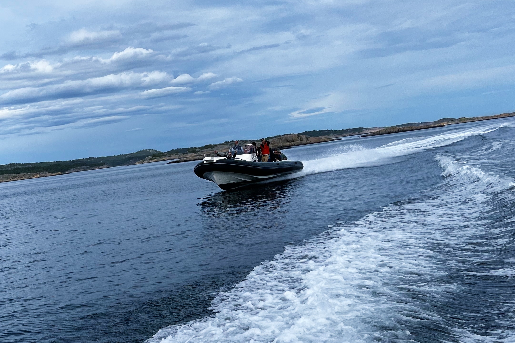 Mit dem RIB-Boot geht es nach Lyngør