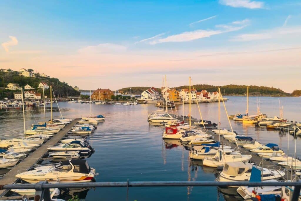 Morgens erwachen Sie mit Blick auf den Hafen