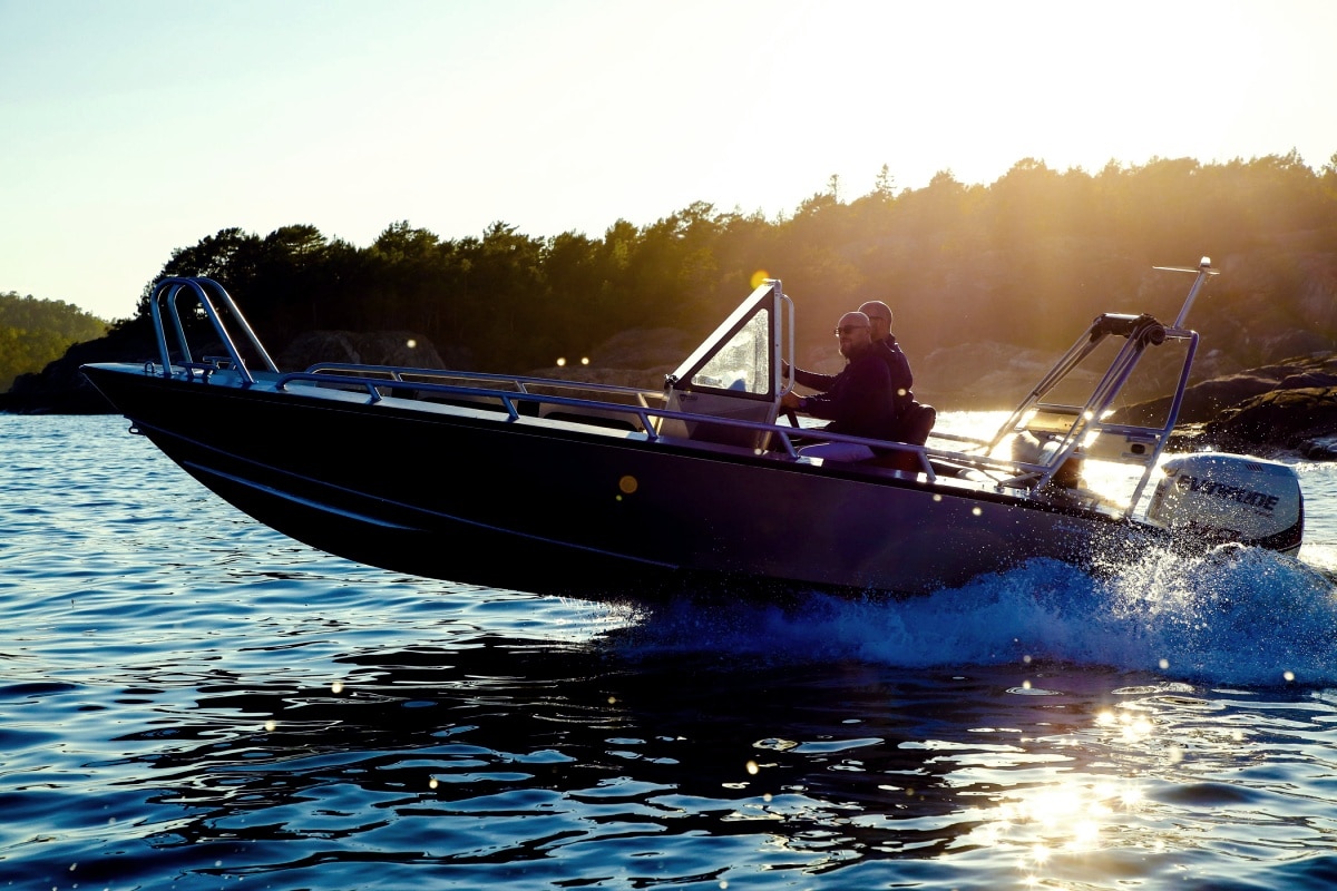 Über die Gischt des Fjords geht es zu Ihrem Rückzugsort